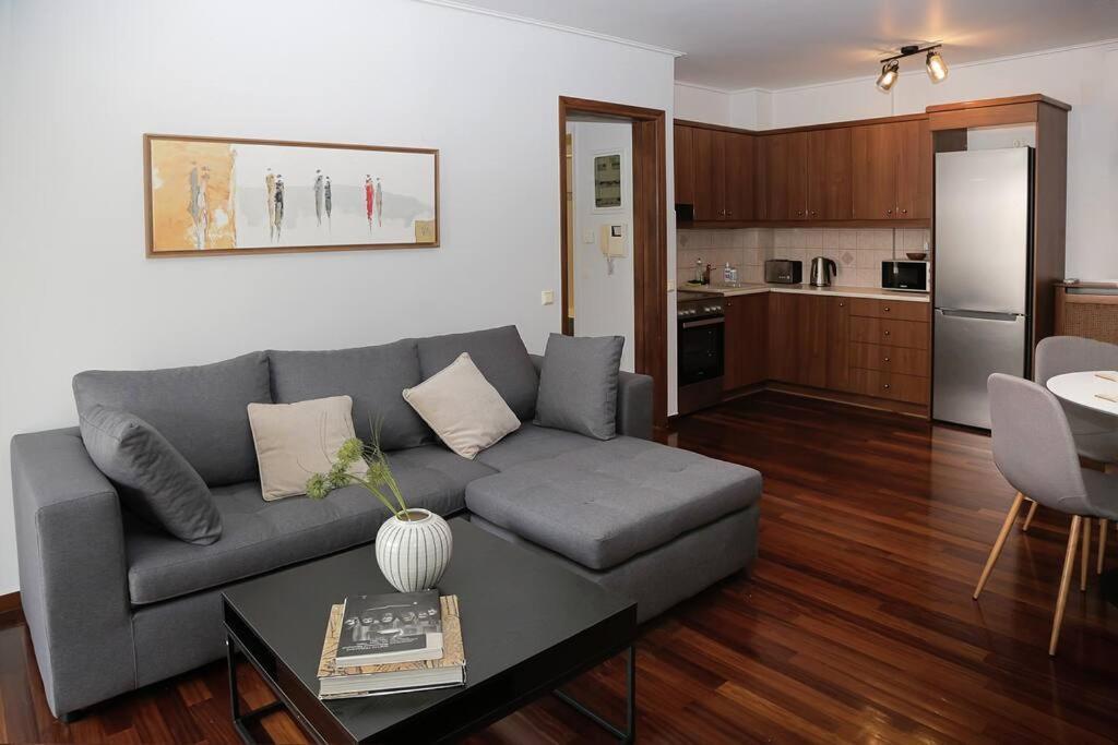 Charming Apartment Near Center Athena Bagian luar foto